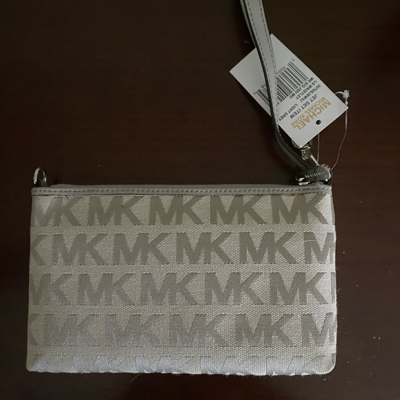 NWT Michael Kors Wrsitlet Wallet - Picture 2 of 4